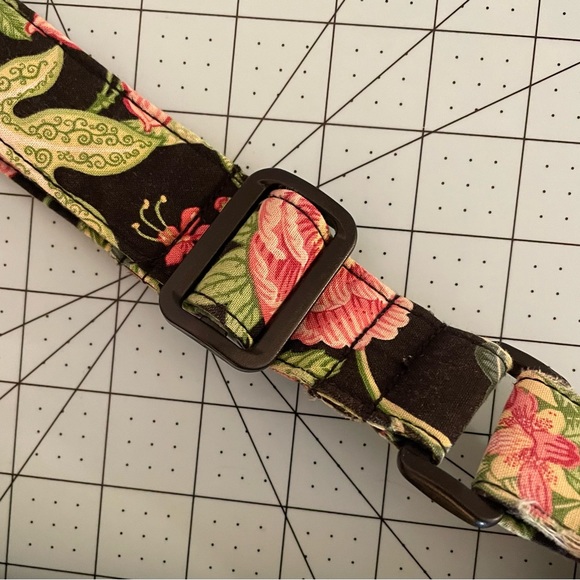 ๐ Vera Bradley Large Floral Shoulder Bag with Adjustable Strap. ๐ - Picture 11 of 13